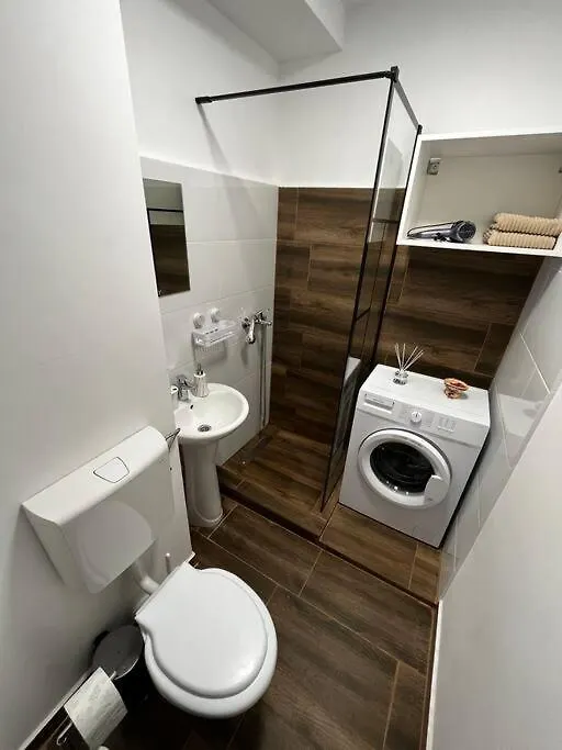 Parklake'S Treasure Bucureşti 0*,  România